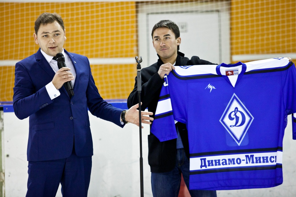 http://hcdinamo.by/wp-content/uploads/2013/12/Podarki-v-shkolu-19.jpg