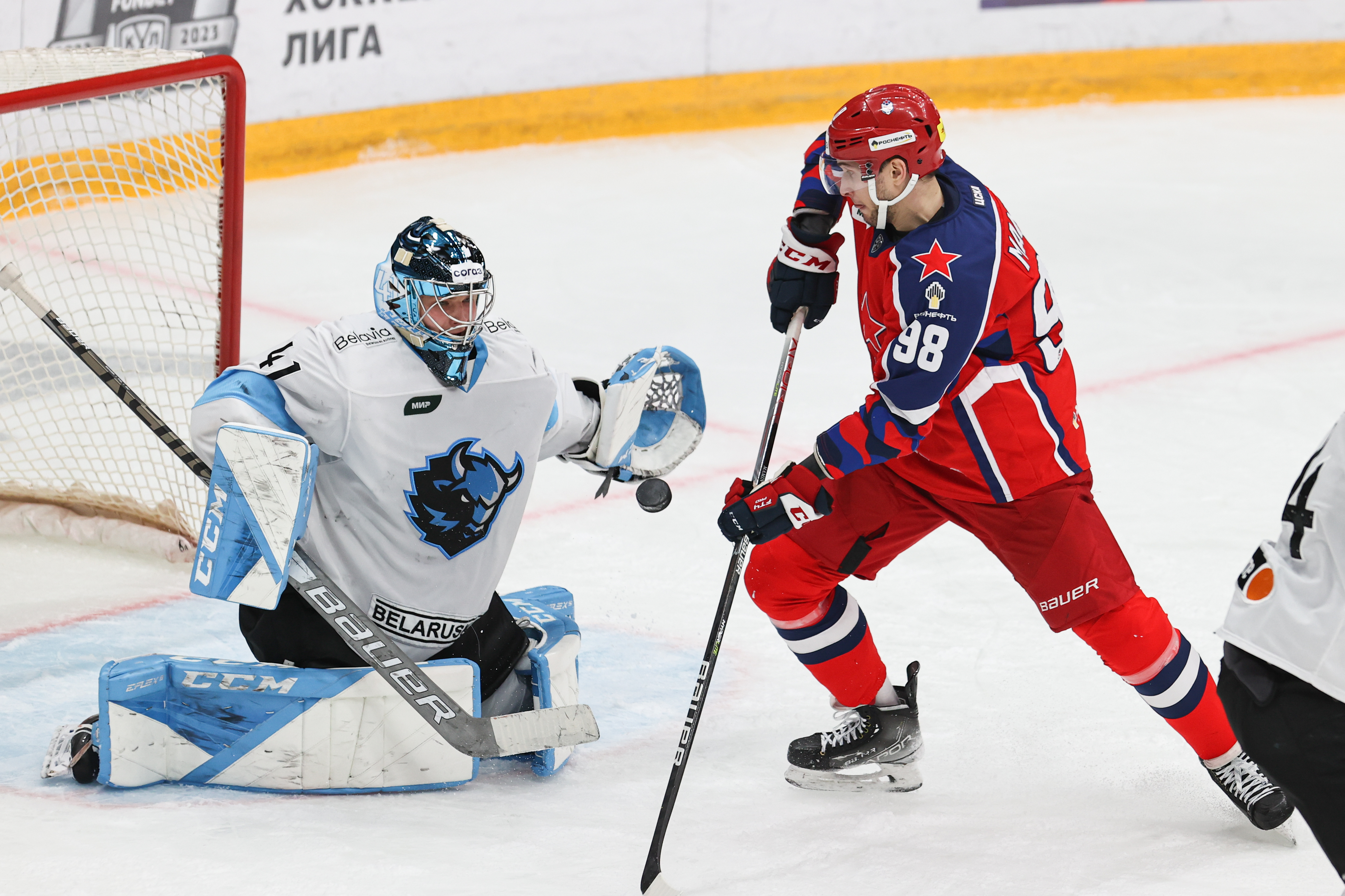 Цска минск. Хоккеист 15 лет. Nick Bonino хоккеист. Соколов хоккеист. Хоккей Динамо Шашарин.