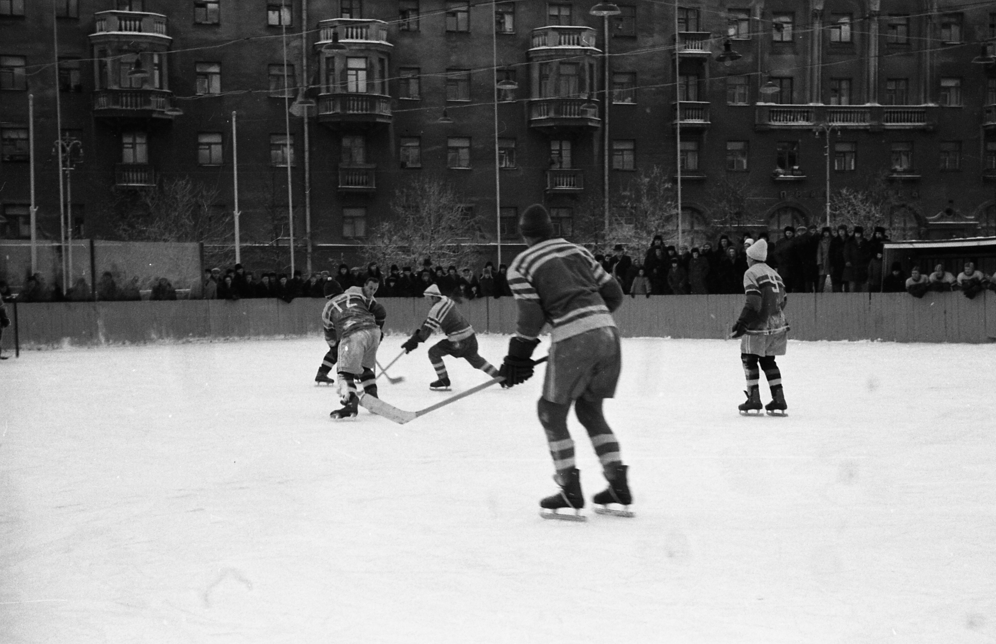 1963. Матч на площадке в Заводском районе.jpg