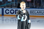 9-летний хоккеист спел песню перед 15-тысячной ареной: «Приятно, когда болельщики поднимали руки и поддерживали»